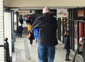 Man blissfully unaware facing direction he’s walking results in fewer collisions Annoyed shoppers