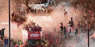 Everton fan regrets nipping out for some milk